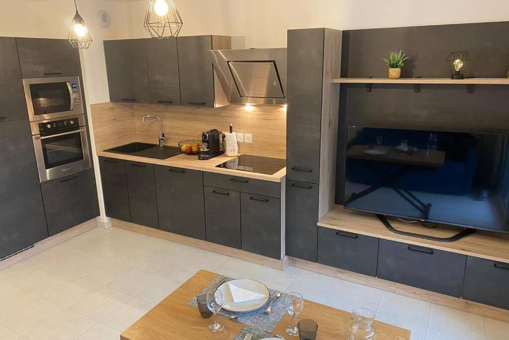 شقة Deux Pieces Moderne Et Chaleureux سا لُرون دو فار المظهر الخارجي الصورة